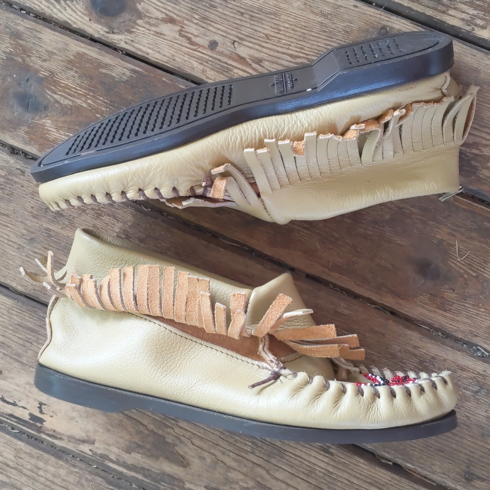 Minnetonka Moccasinsoccasins - Picture 2 of 8